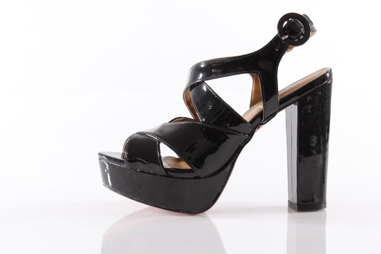 sandalia salto grosso verniz