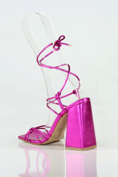 Sandália Salto Grosso Tiras de Amarrar Metalizado Pink 